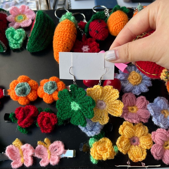 Mom Handmade Cute Irregular Flower Patel Earrings in mixed color - Picture 1 of 1